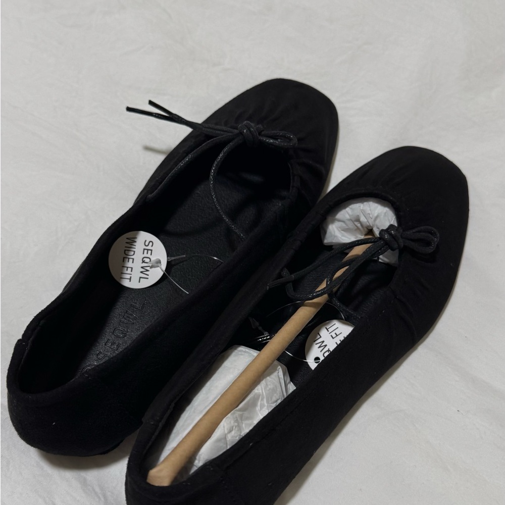 Black Ballet Flats